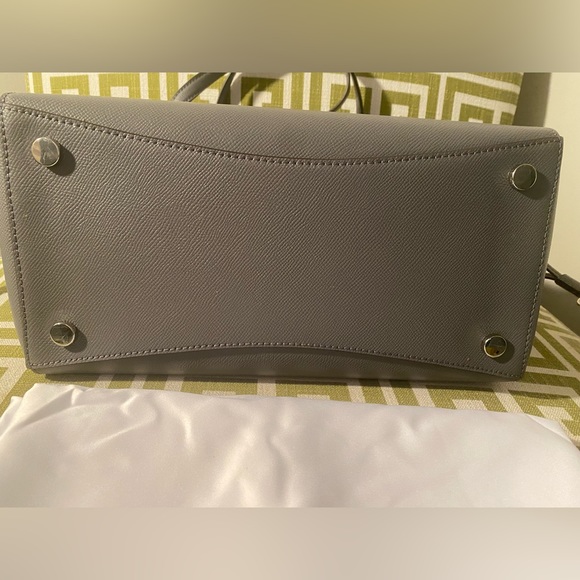 SOLD! NEW! Michael Kors Pearl Grey Voyager Crossgrain Leather Medium Tote Bag - Picture 10 of 12